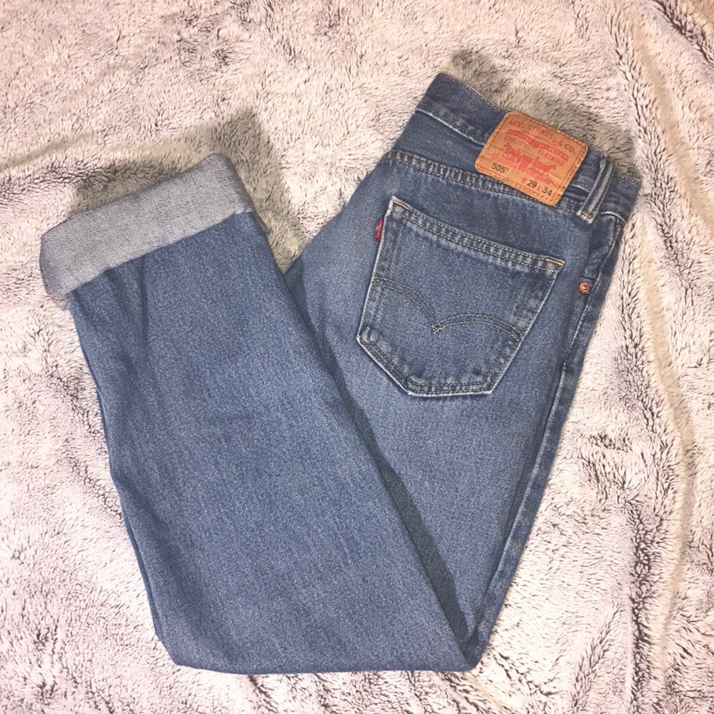 Mid rise mom style Levi’s jeans